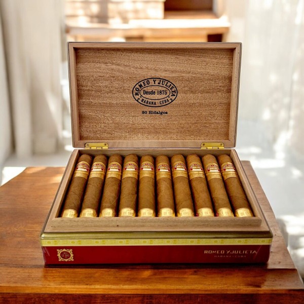 ROMEO Y JULIETA LINEA DE ORO HIDALGOS / 20'S — Rhein 1905