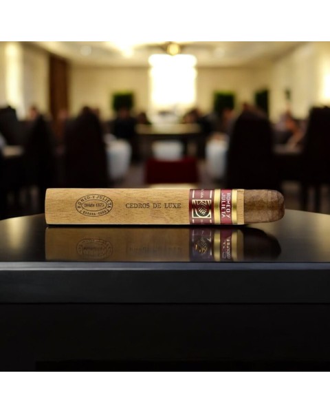 ROMEO Y JULIETA CEDROS DE LUXE — Rhein 1905